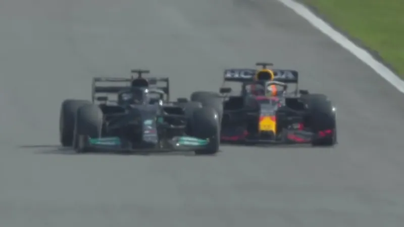 hamilton passeert verstappen in gp brazilie 1