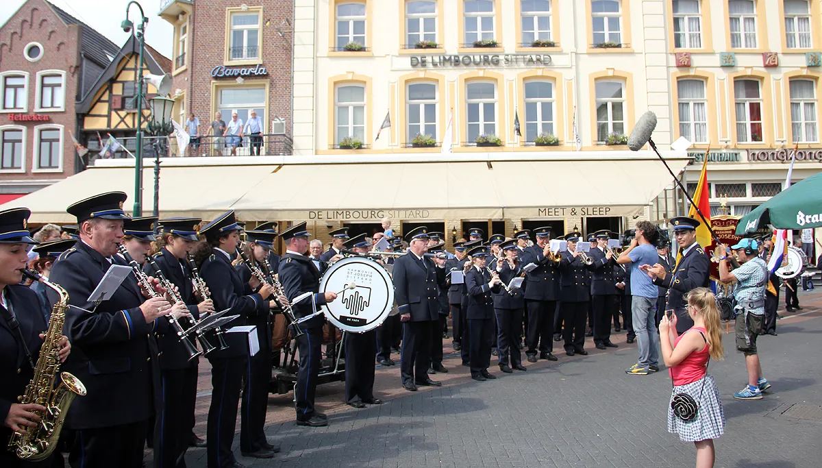 harmonie sint joseph na sint rosaprocessie op markt sittard 2016