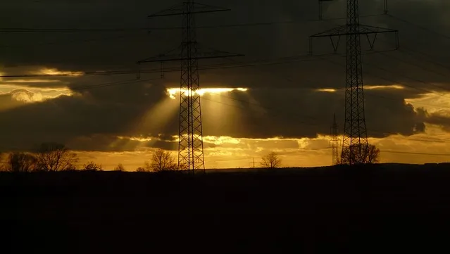 hivz2d2t9glozo80vstcp3bmd donkere lucht wolken zonnestralen