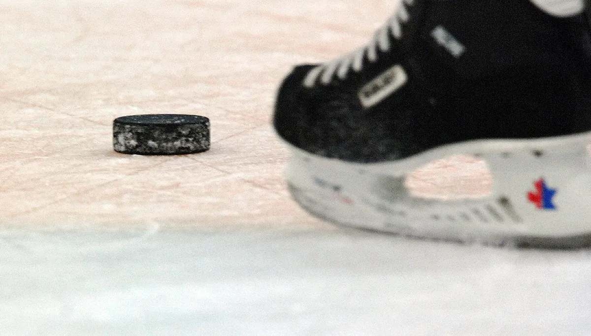 hockey puck 584978 1920