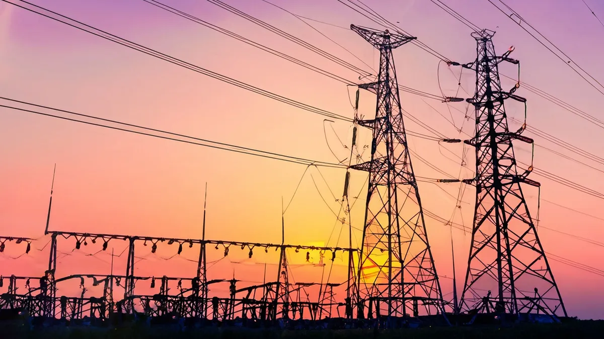 hoogspanning elektriciteitstoren nacht landschap industriele achtergrond