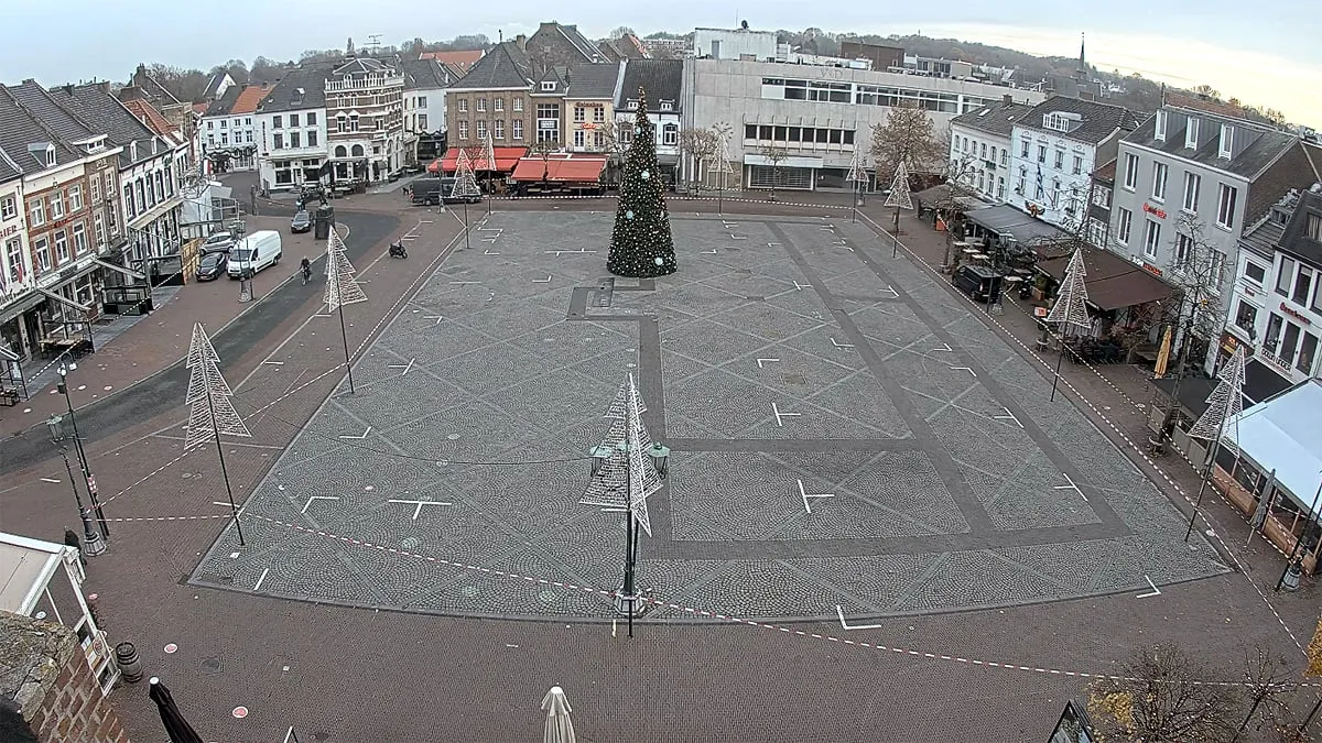 horecamarkt afgezet met roodwit lint