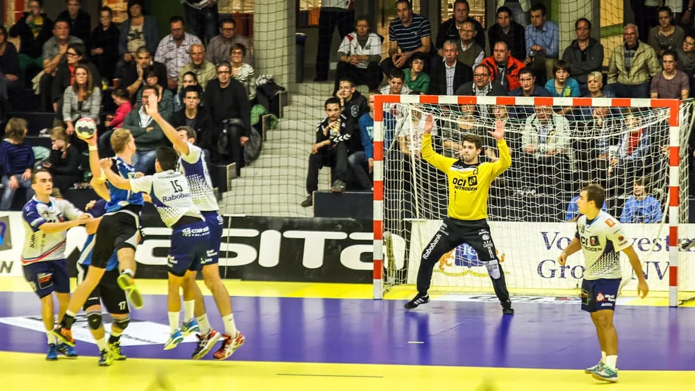 i4bmkeq0nuphi9cpt25d3hirq handbal spelmoment 16 9