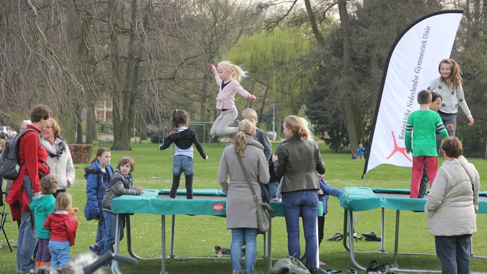 i8zzevbe3085p2bssnuxau23u springen in het park 1