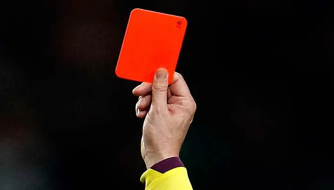ian burt red card cc by 20 flickr 14433910663 d819ab8350 o rode kaart