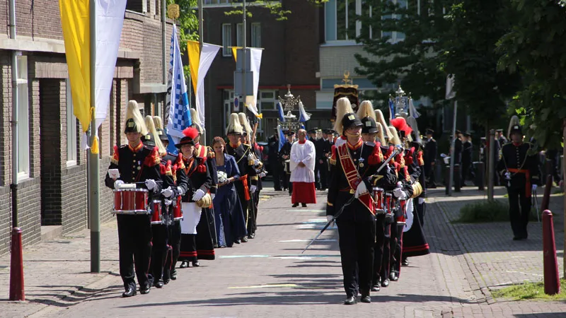 ihb0inluq2g3thn2rxvl6y4p0 stadsschutterij sint rosa zitterd 16 9 sacramentsprocessie 2013