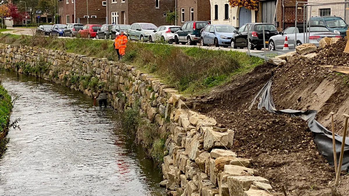 inspectie stapelwand langs beek in ophoven novemer 2023