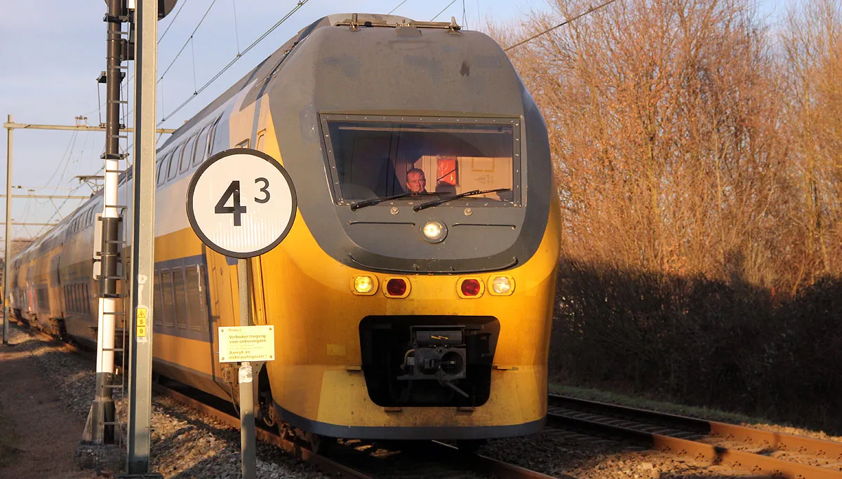 intercity trein ns prorail spoor driepoel geleen