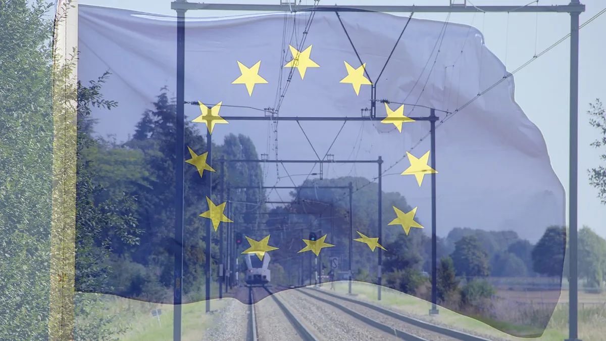 interrail trein op spoor bij geleen