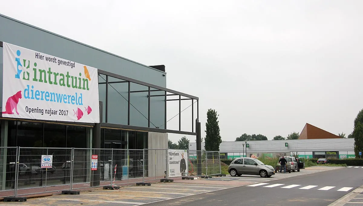 intratuin dierenwereld met animal plaza op de achtergrond