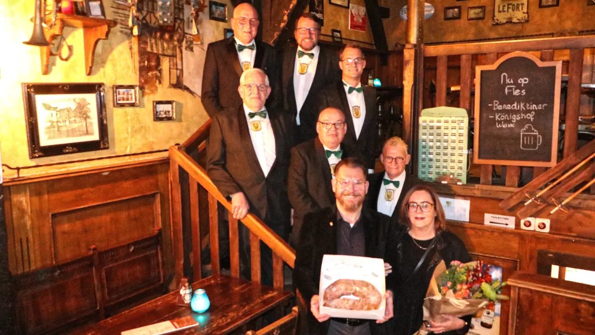 jan janssen krijgt erenonnevot prinsegarde zitter