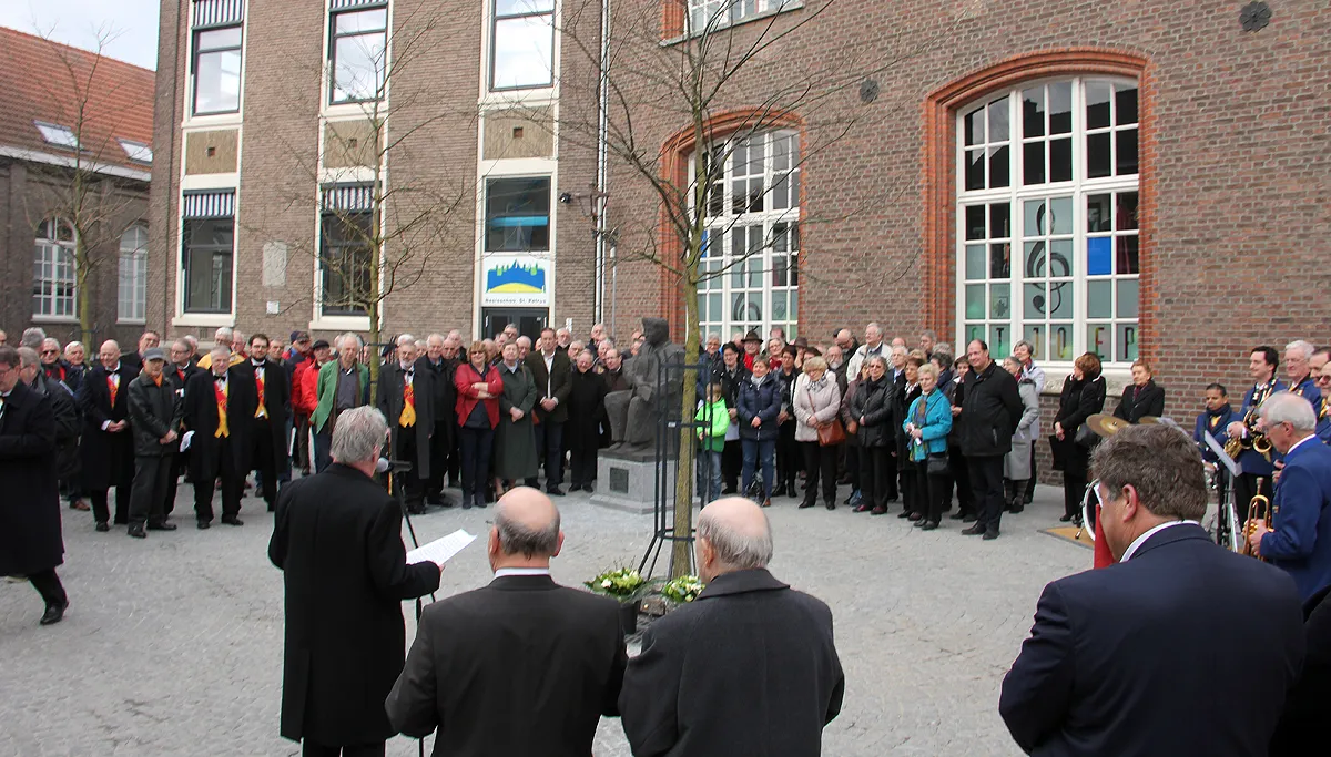 jo erens beeld verhuisd kloosterplein