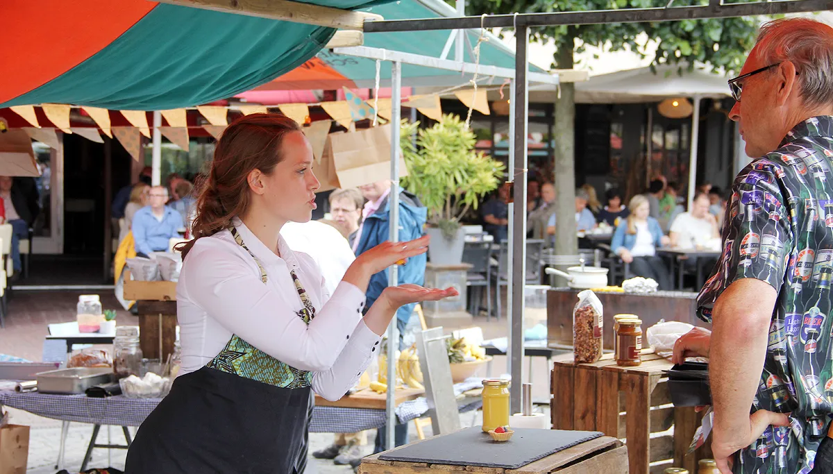 jongere aan het werk