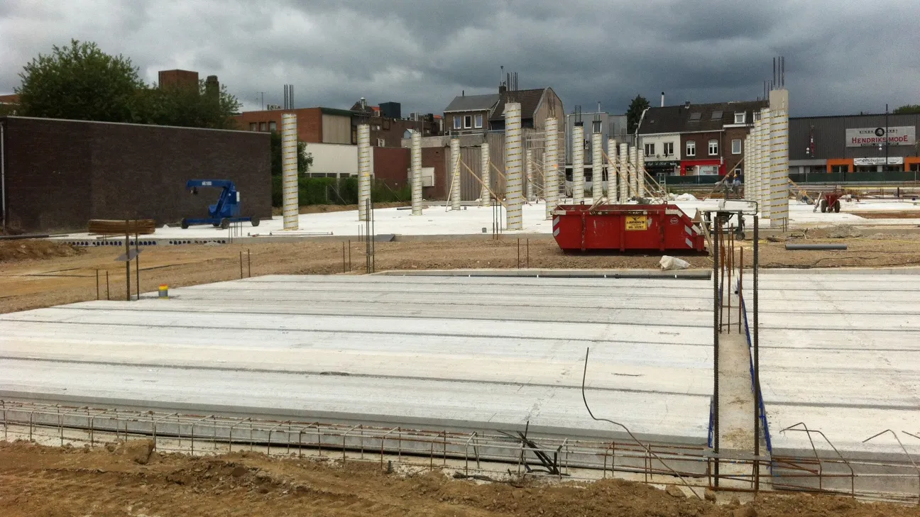 k9eevqqtxdcpngash3m4tb8nf ligne 20140620 kolommen boven de grond