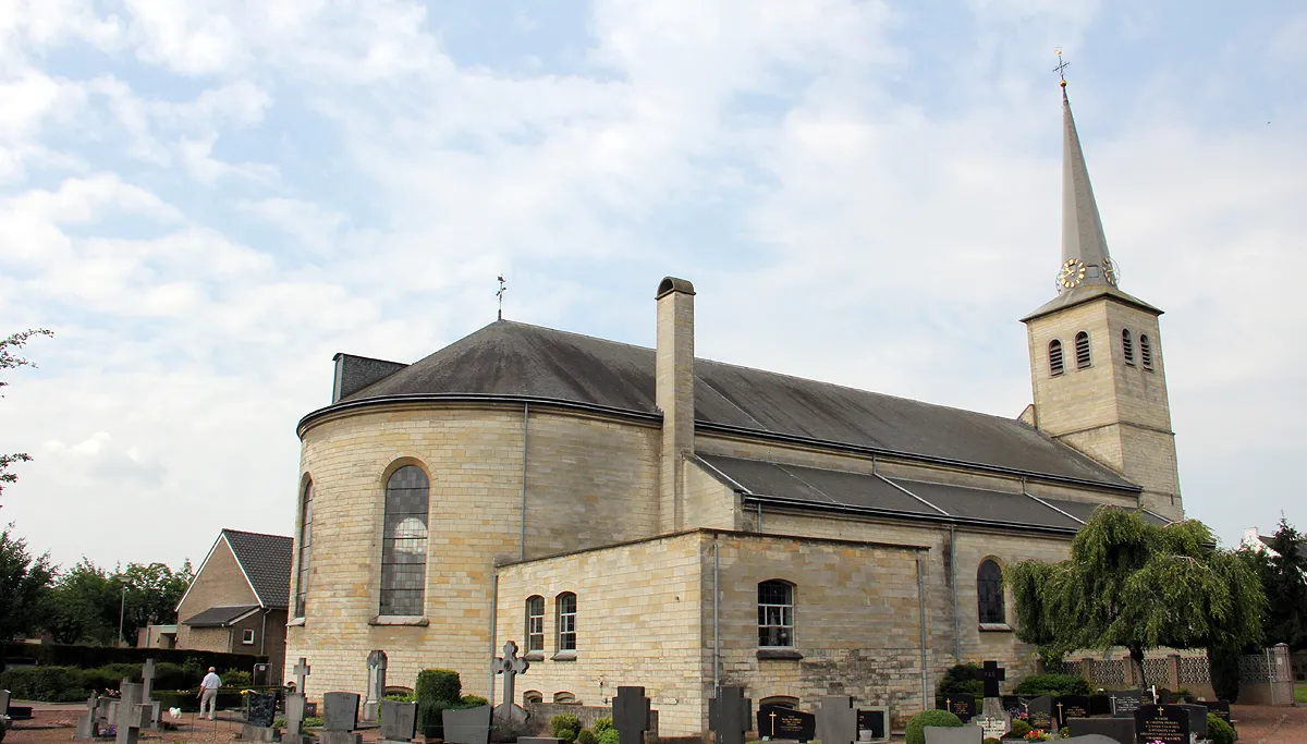 kerk buchten vanaf kerkhof