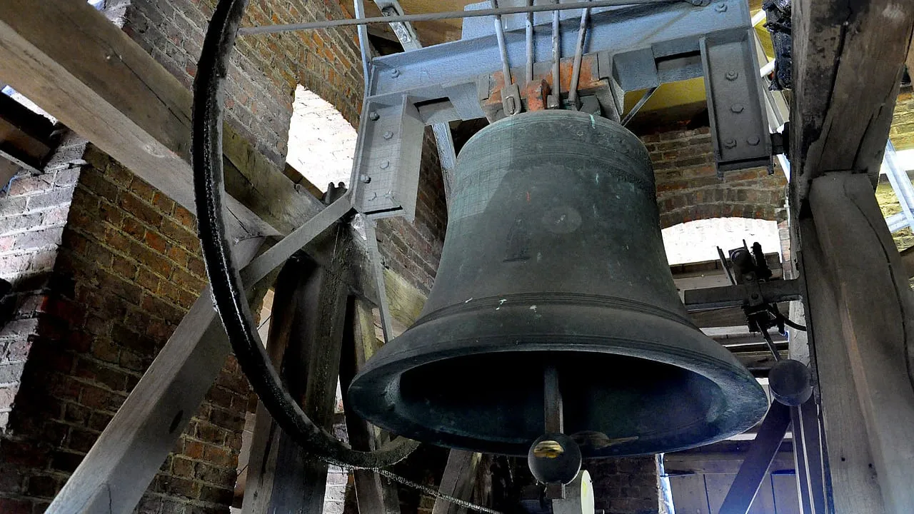 kerkklok dirkve cc by sa 30 via wikimedia commons