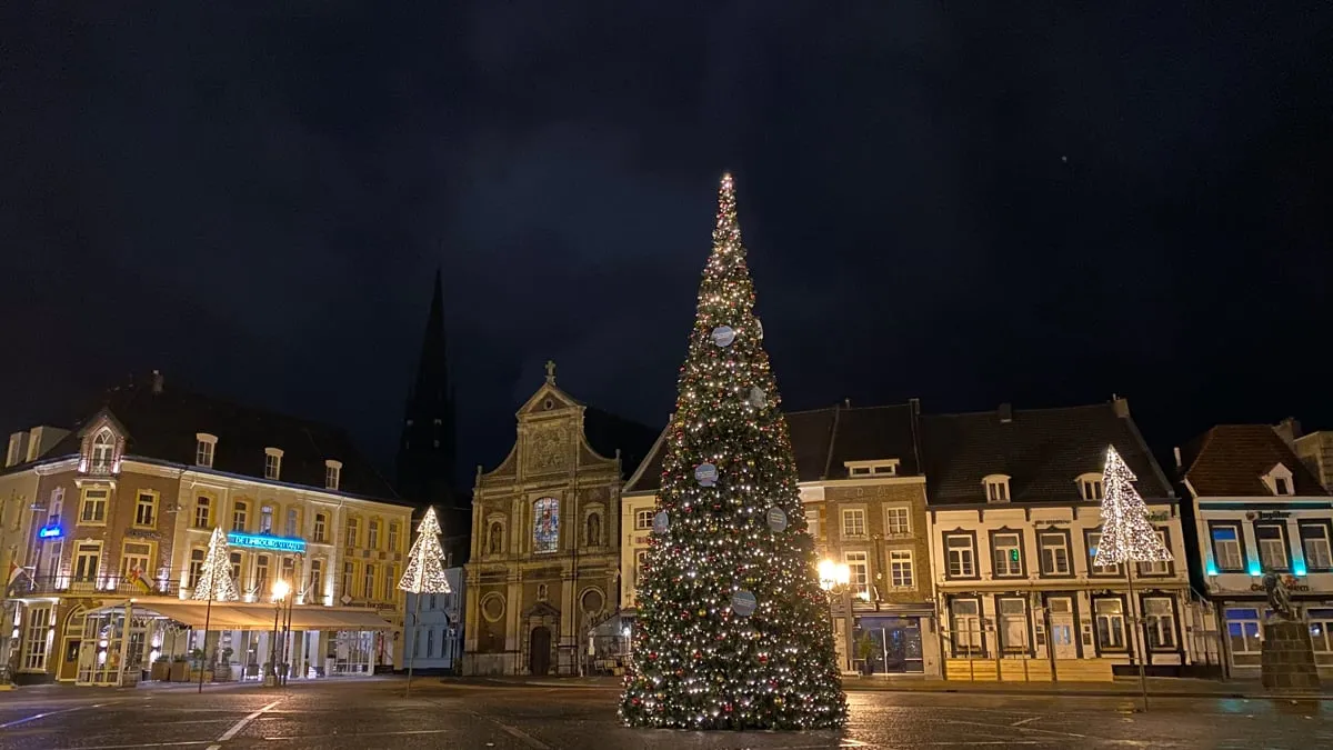 kerstboom op markt sittard 13 november 2020