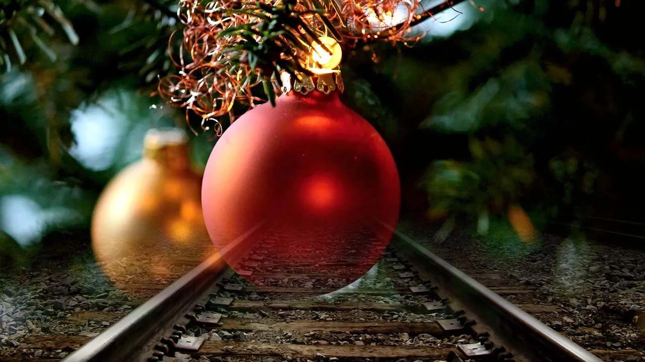 kerstsfeer stations koren kerstmis kerstballen cc0 pixabay christmas balls 3056638 1280