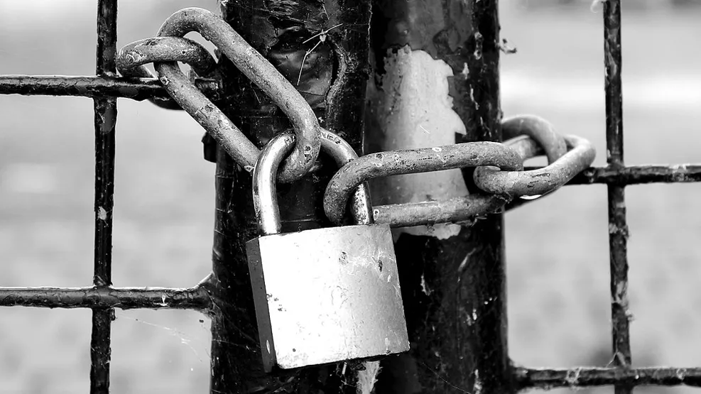 kettingslot cc0 pixabay fence 1644822 1280