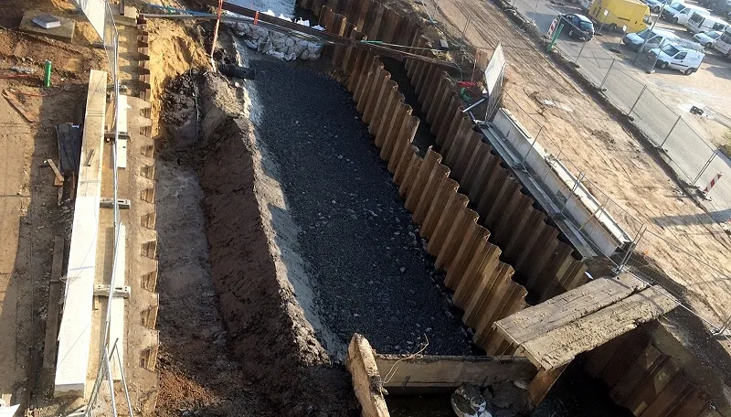 keutelbeekbodem onder nieuwe brug linde