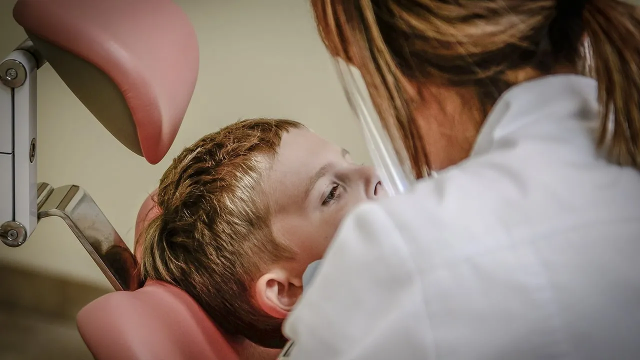 kind bij de tandarts