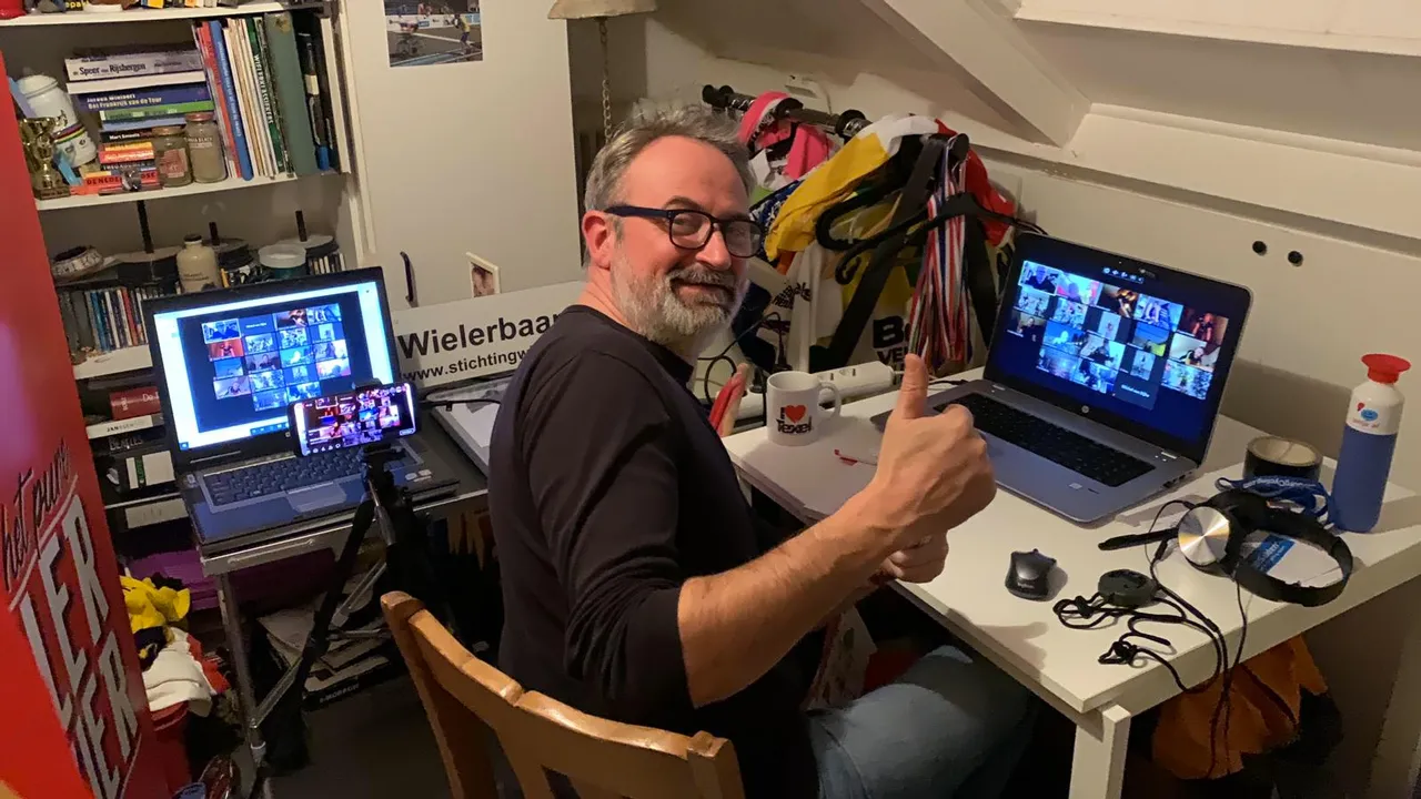 koersdirecteur op zolder