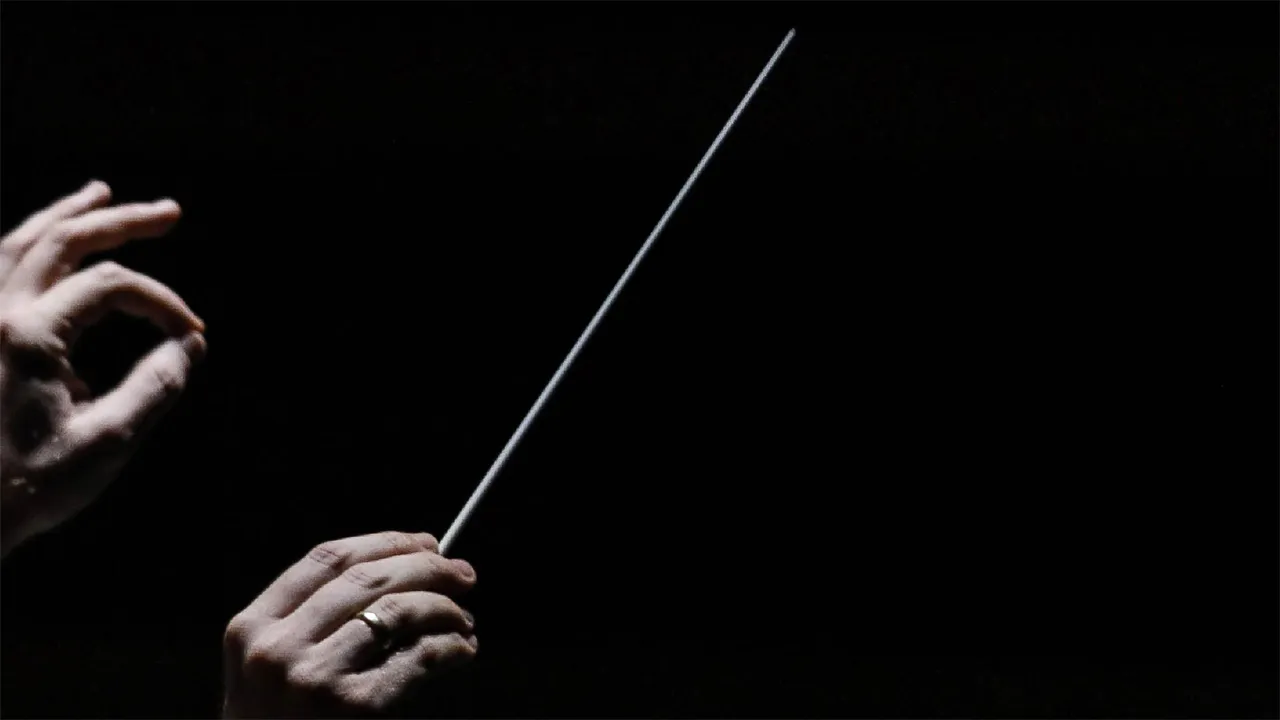 koor dirigent met baton