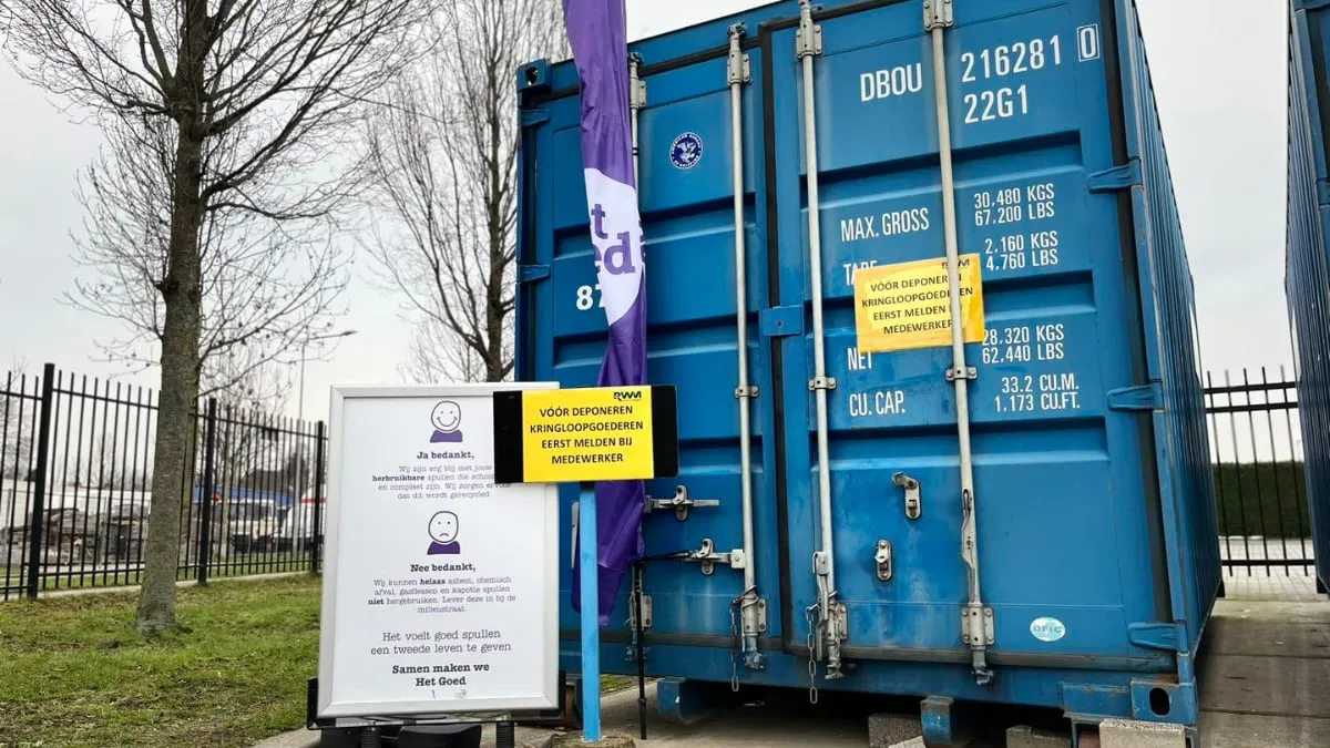 kringloopcontainer op milieupark geleen