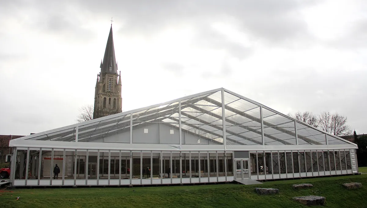 kunstijsbaan paviljoen in opbouw