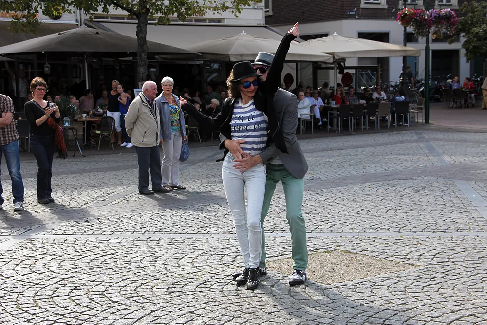 kze69384kr8gu7tw2ju9ma1cr salsa flashmob spieren voor spieren 01