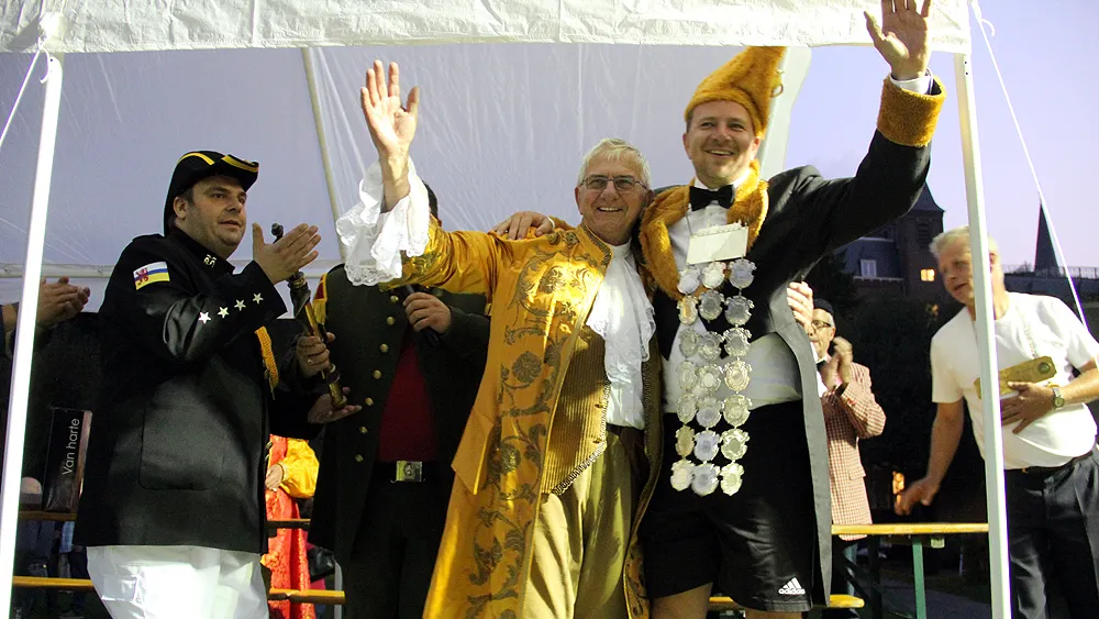 l01h8dmsxpzxyjwgup2lc50fh keizer daan volgt vader twan op