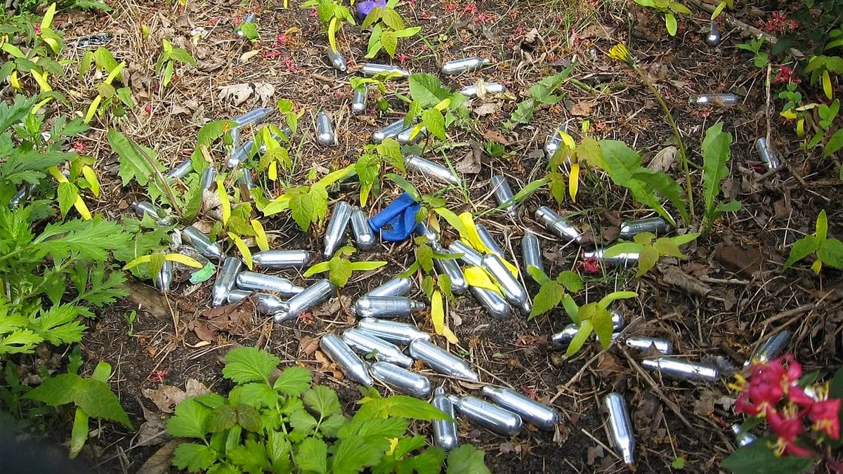 lachgaspatronen en ballonnetje