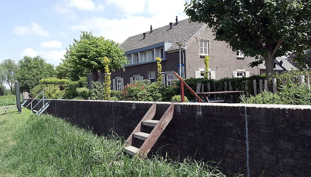 langs de maas bij itteren kleon3 cc by sa 30 via wikimedia commons