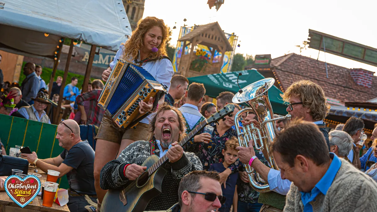 lead 2022 10 22 oktoberfeest zaterdag livefeed logo 012