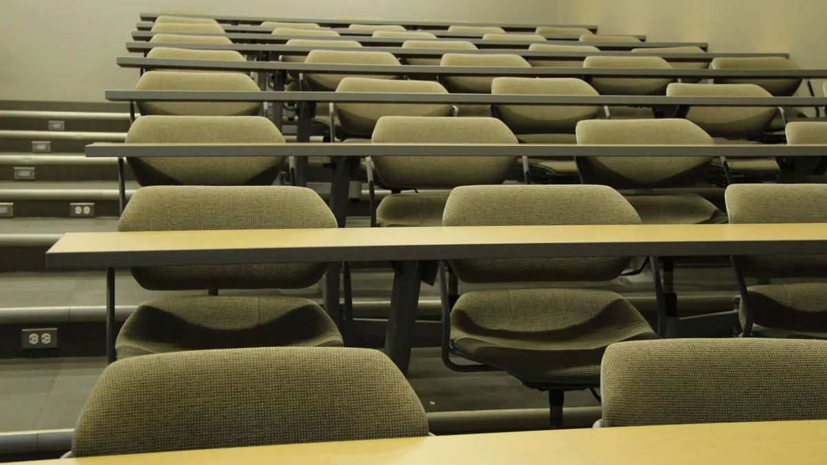 lege collegezaal