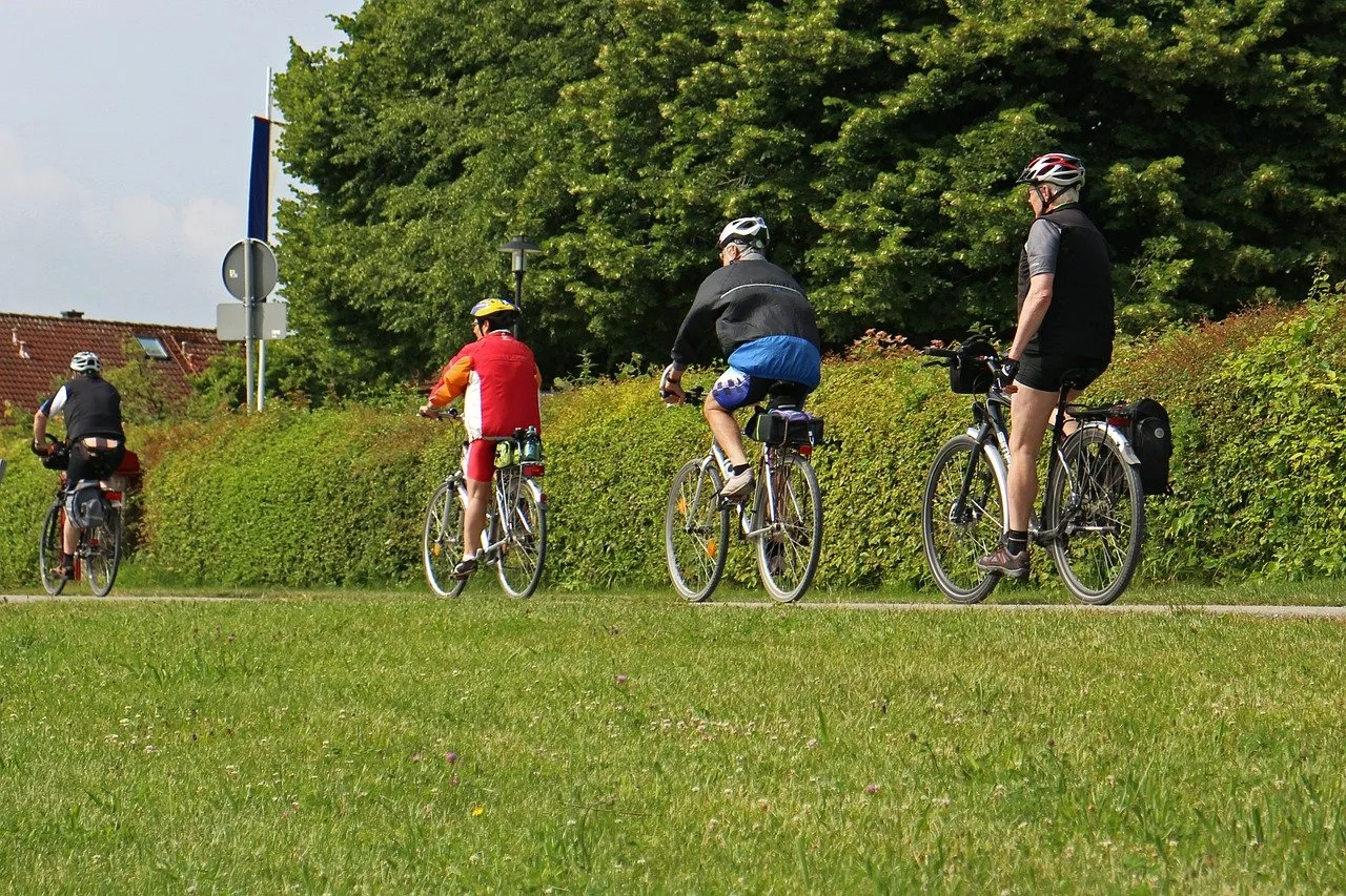 leisure 373859 1280 fietsers