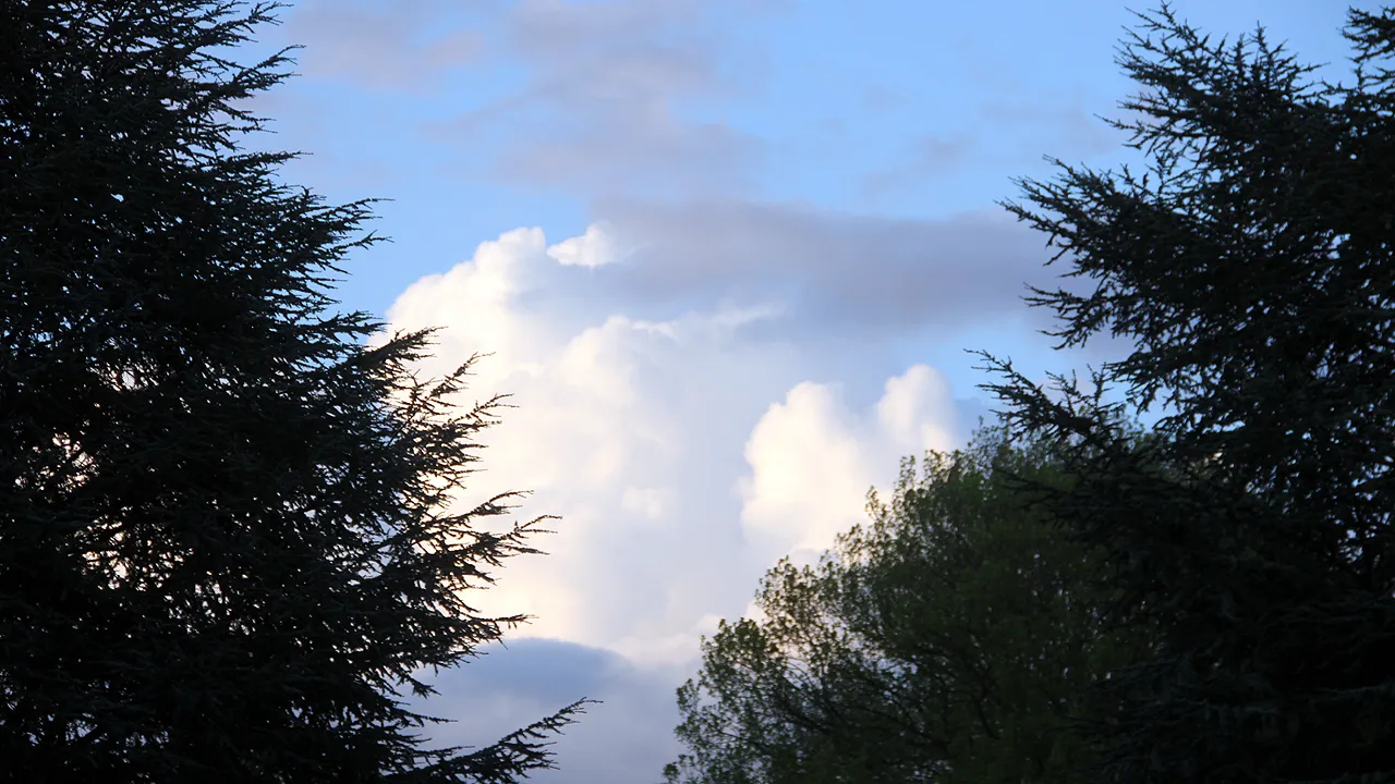 lucht wolken en blauw