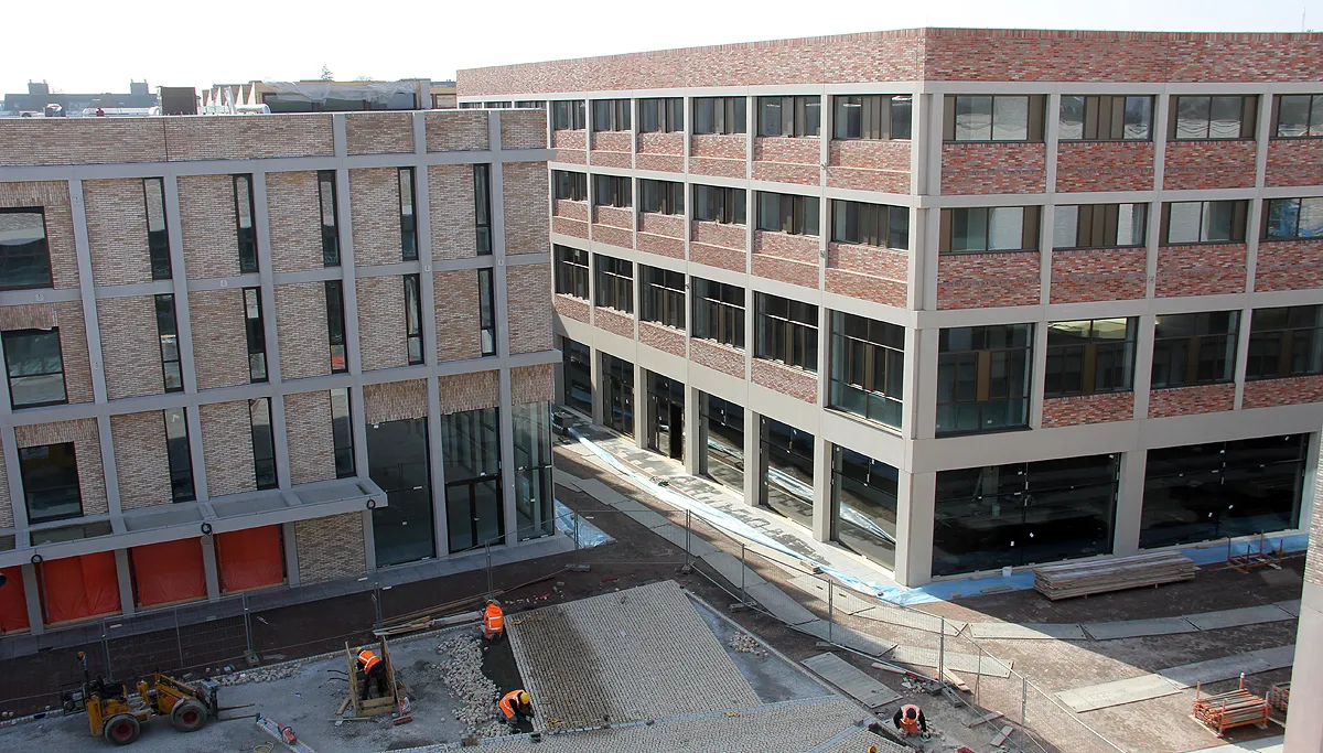 maart 14 2016 ligne blik op plein