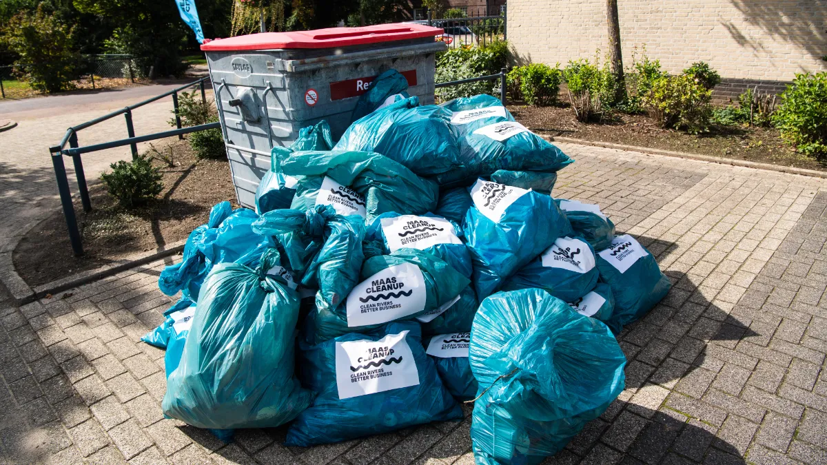 maas cleanup 10 een van de vele afvalverzamelpunten