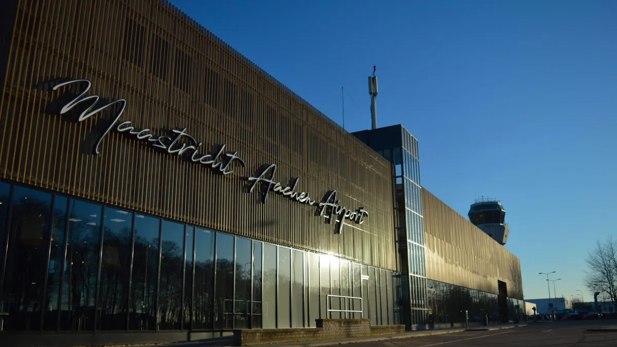 maastricht aachen airport terminal