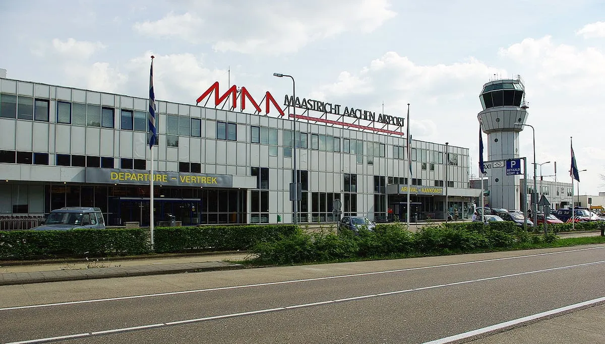 maastricht aachen airport vertrekhal