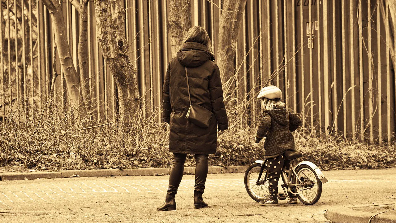 mabel amber vrouw en kind cc0 pixabay