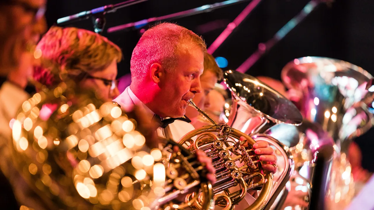 marinierskapel detail hoorns foto paul tolenaar