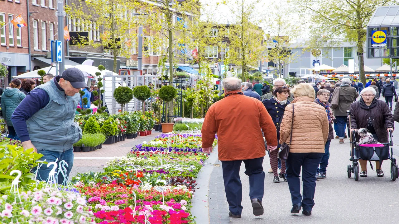markt op koningsdag in geleen