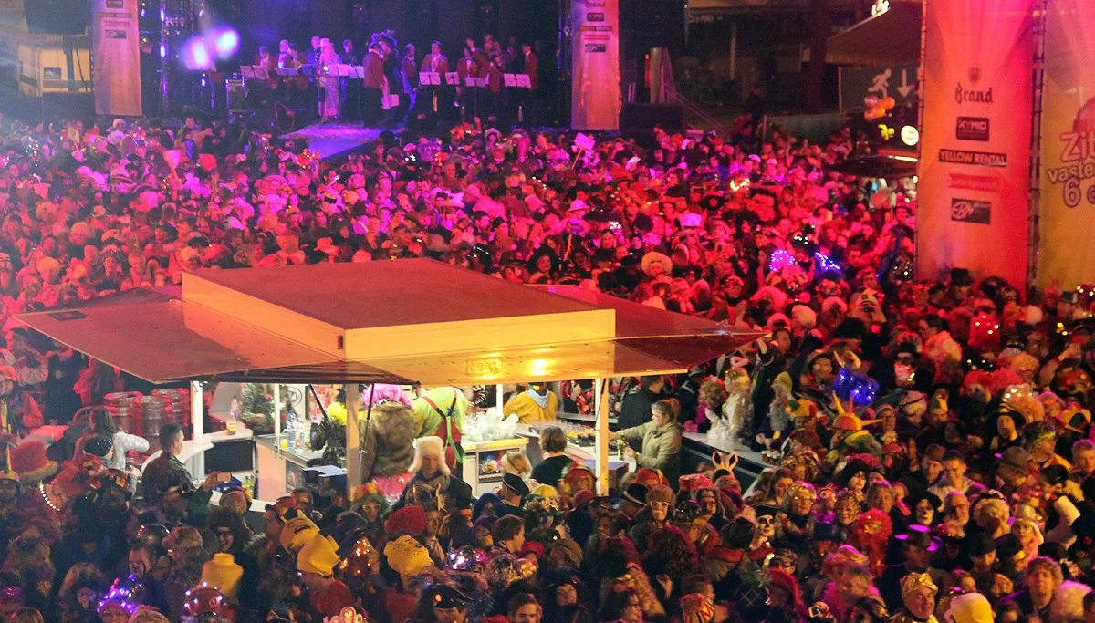 massa volk op de markt1