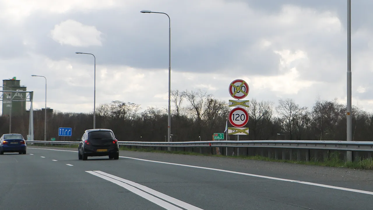 max snelheid naar 100kmhr overdag