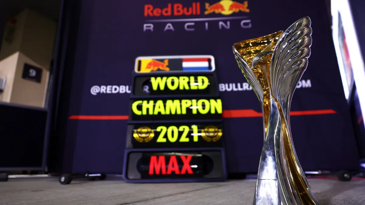 max verstappen f1 wereldkampioen beker