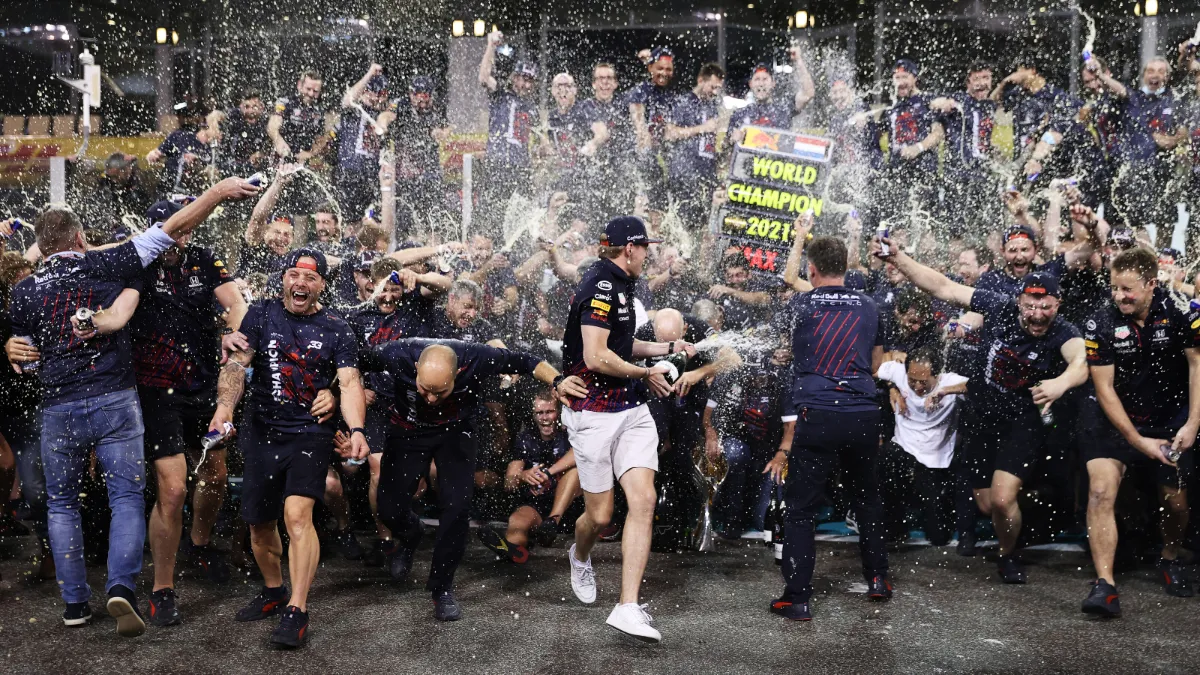max verstappen viert wereldkampioenschap formule 1 met red bull