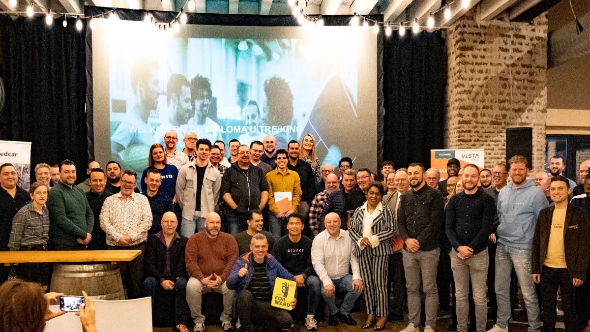 mbo diplomauitreiking vdl nedcar vista college groepsfoto