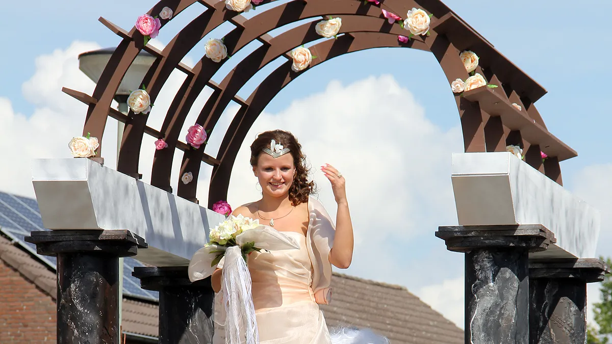 mcoo2v35zhg1m98z4smo35lup robin repkes oogstkoningin 2014 16 9